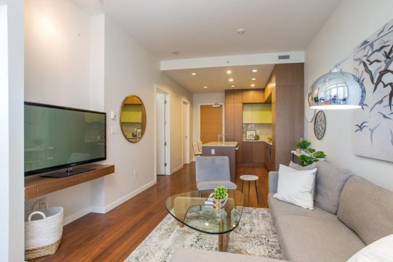 1102-1205 Howe Street Vancouver BC