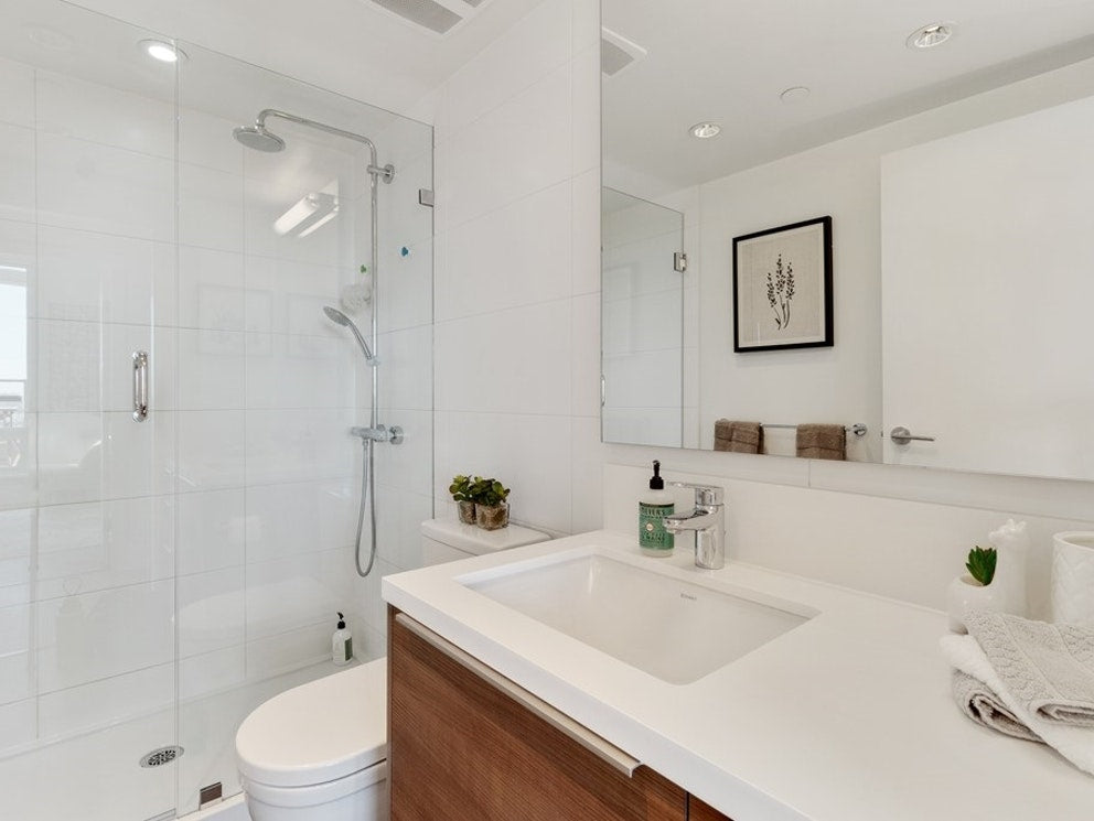 2303-1550 Fern Street North Vancouver, BC