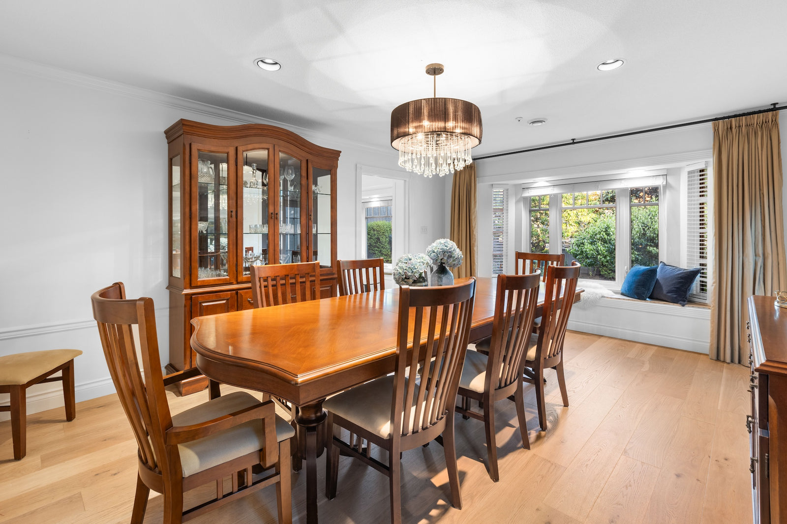 2318 Oliver Crescent