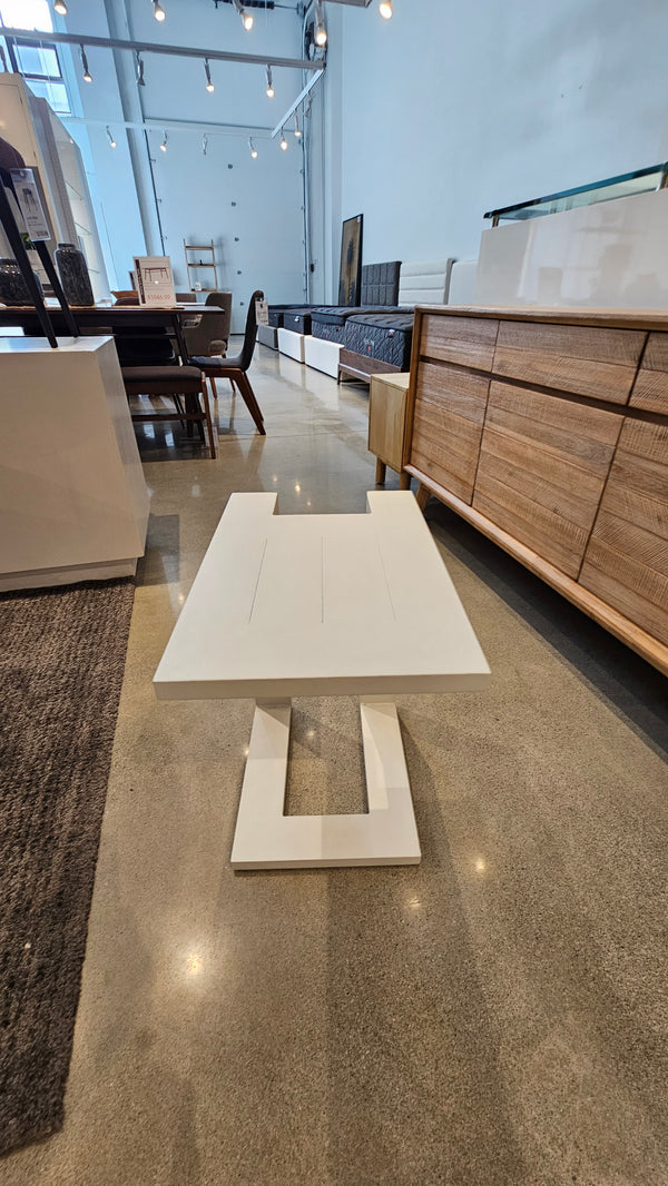 White Aluminum End Table – Indoor / Outdoor (Floor Model)