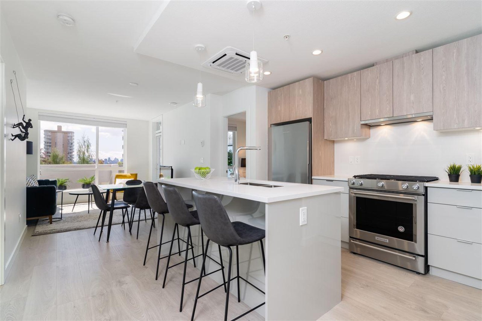 204 – 108 8th Street North Vancouver