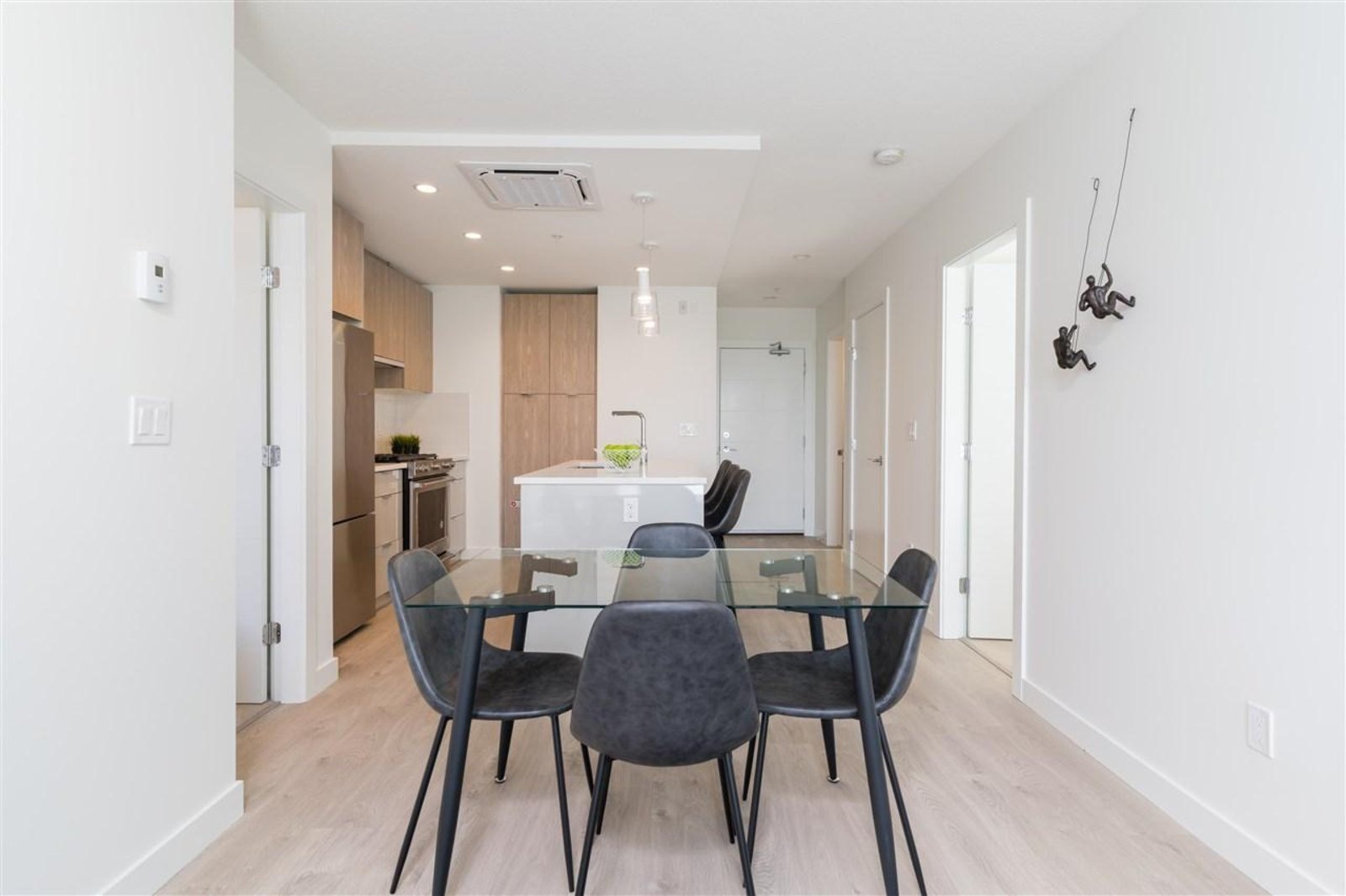 204 – 108 8th Street North Vancouver