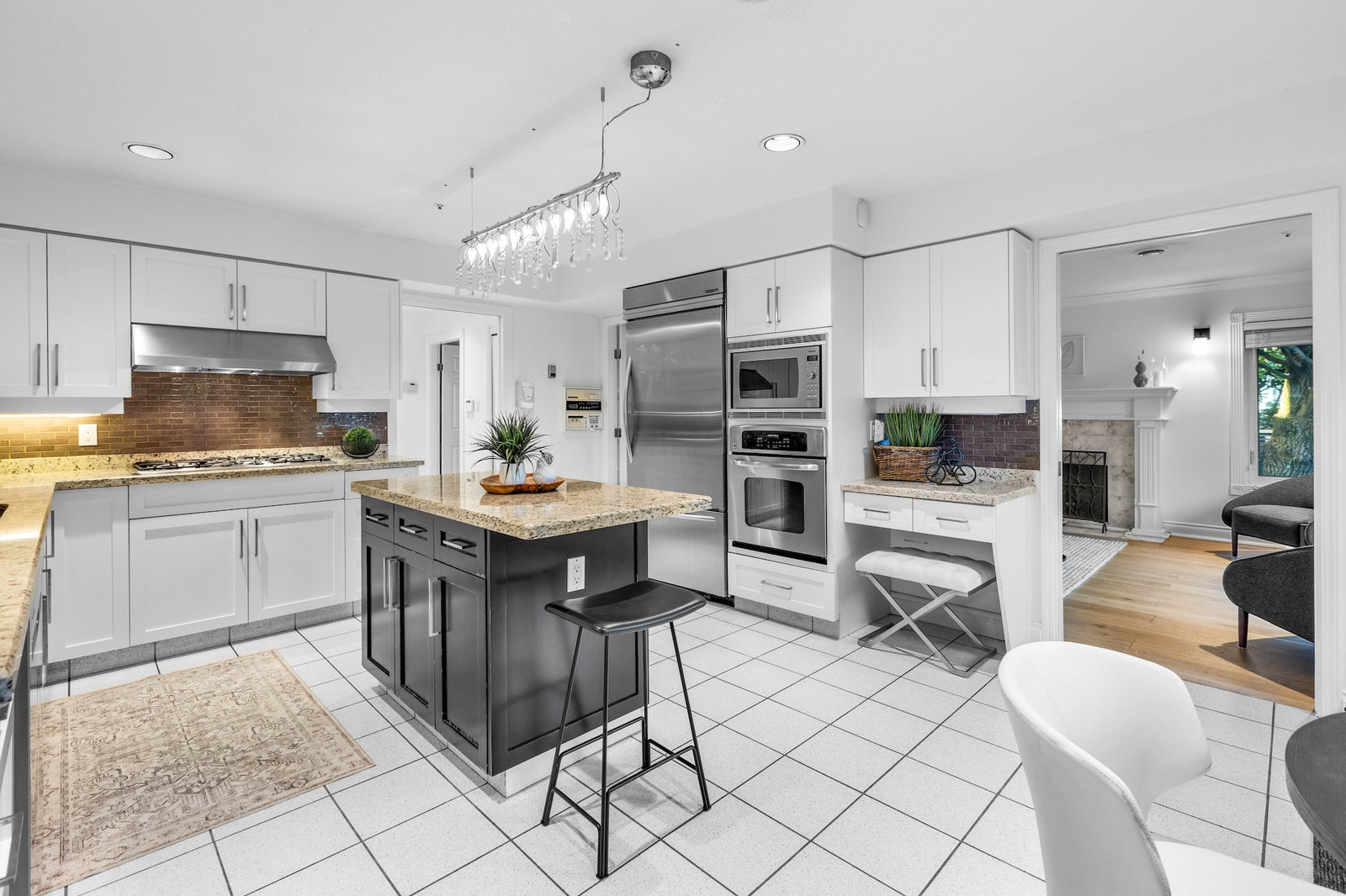 2318 Oliver Crescent