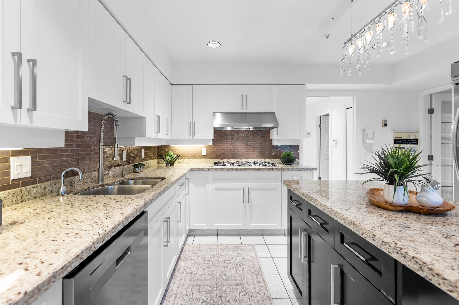 2318 Oliver Crescent