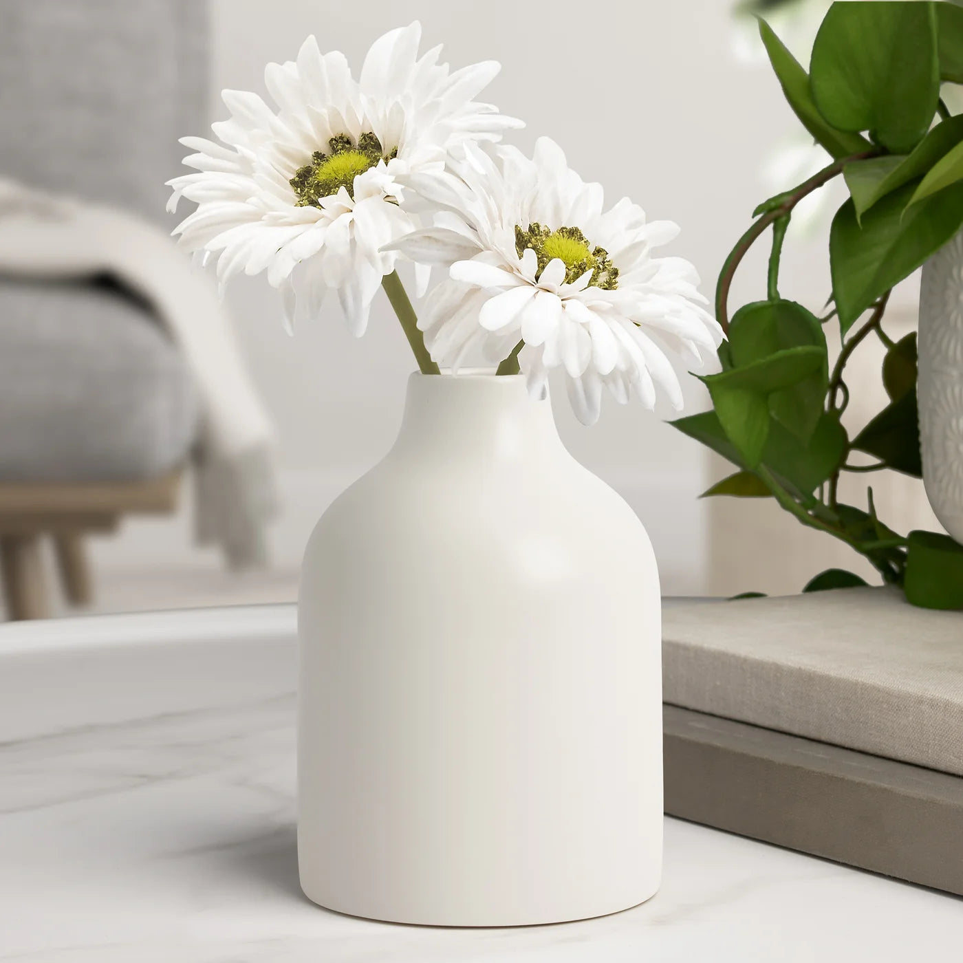 Komi 5.5h" Ceramic Bottle Vase - White