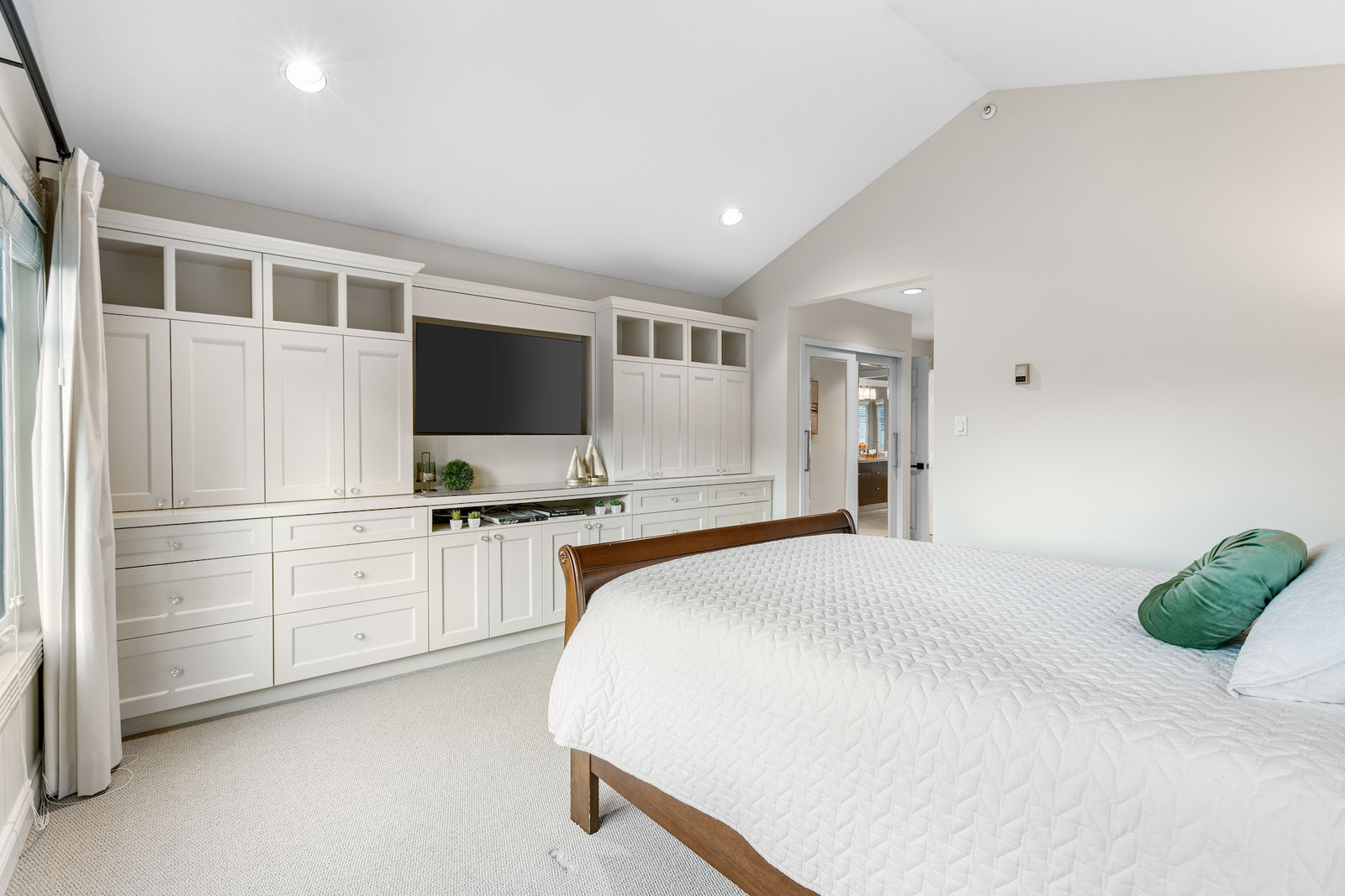 2318 Oliver Crescent