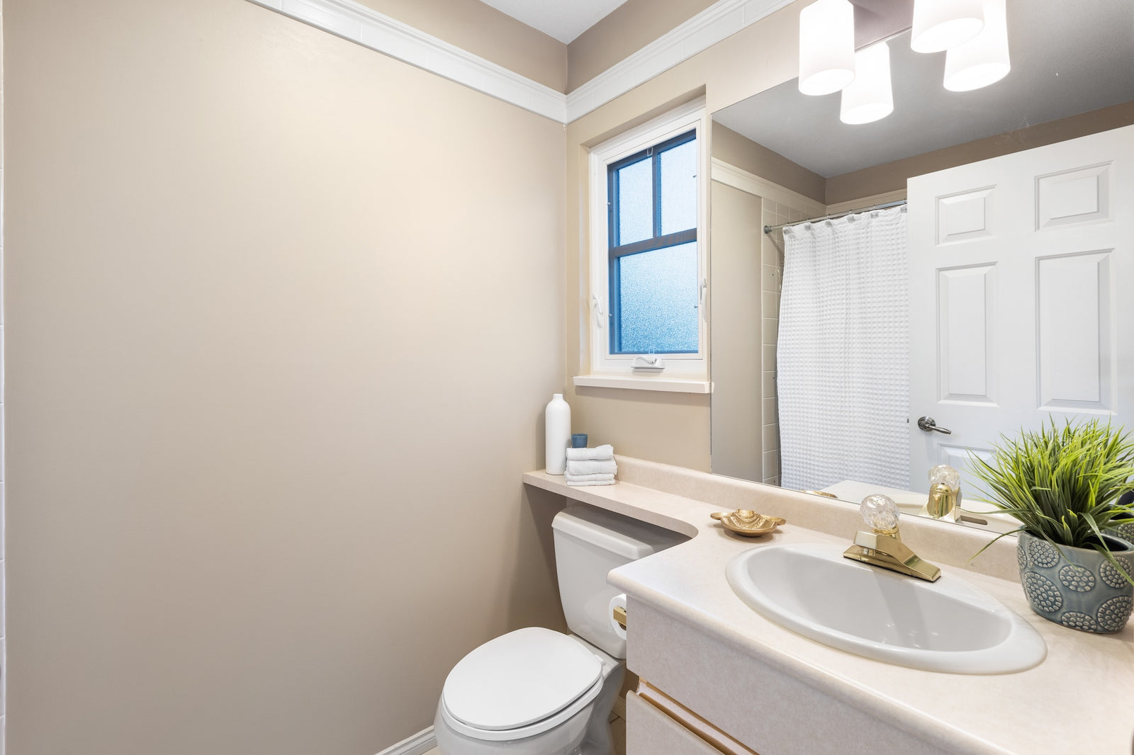 2318 Oliver Crescent
