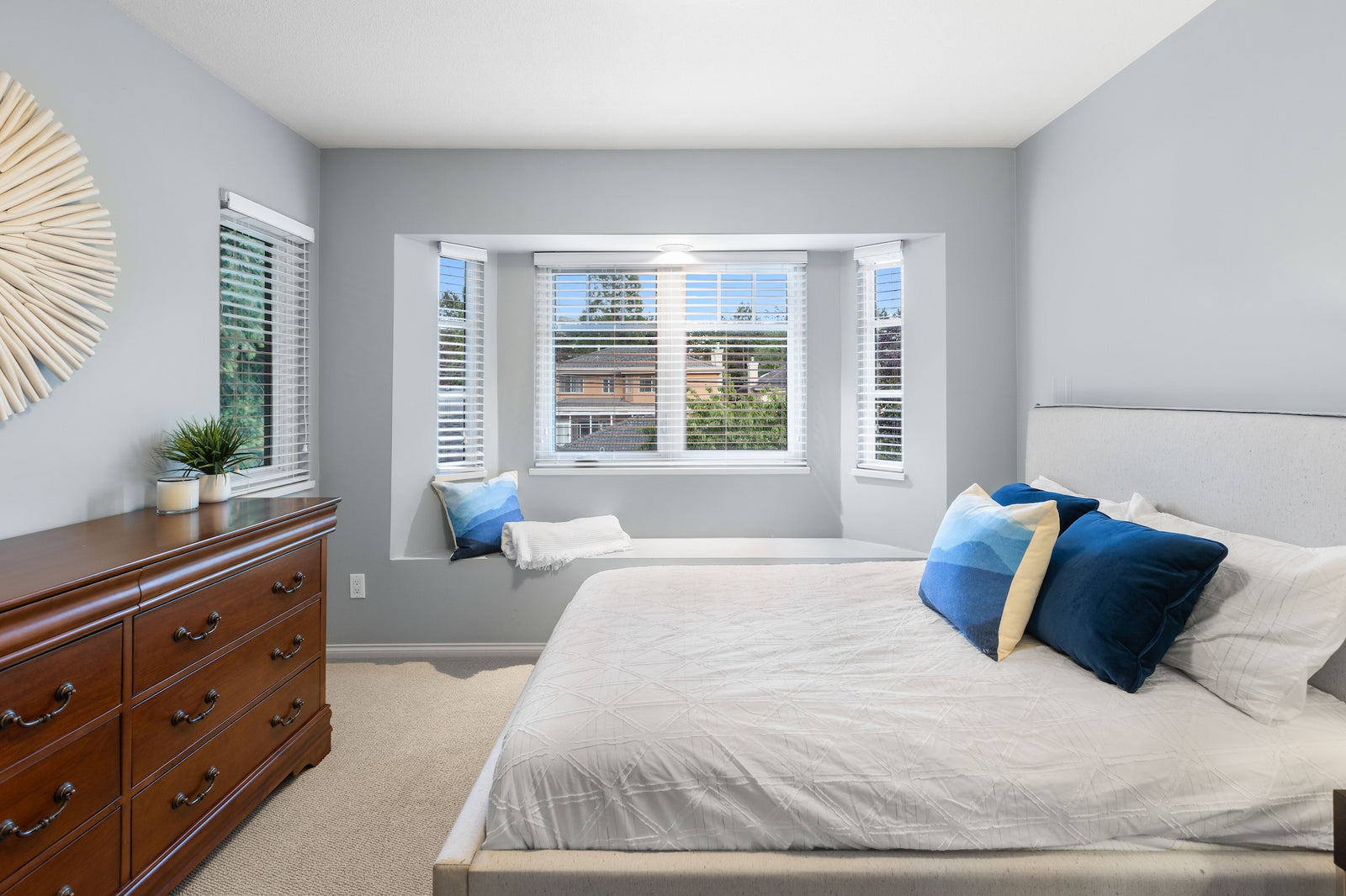 2318 Oliver Crescent