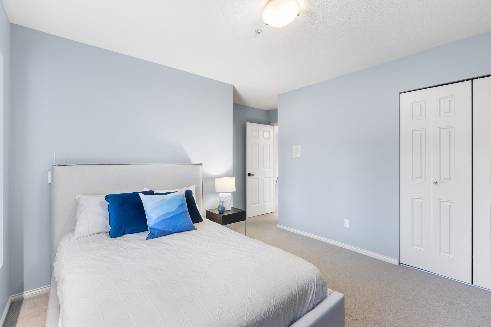 2318 Oliver Crescent