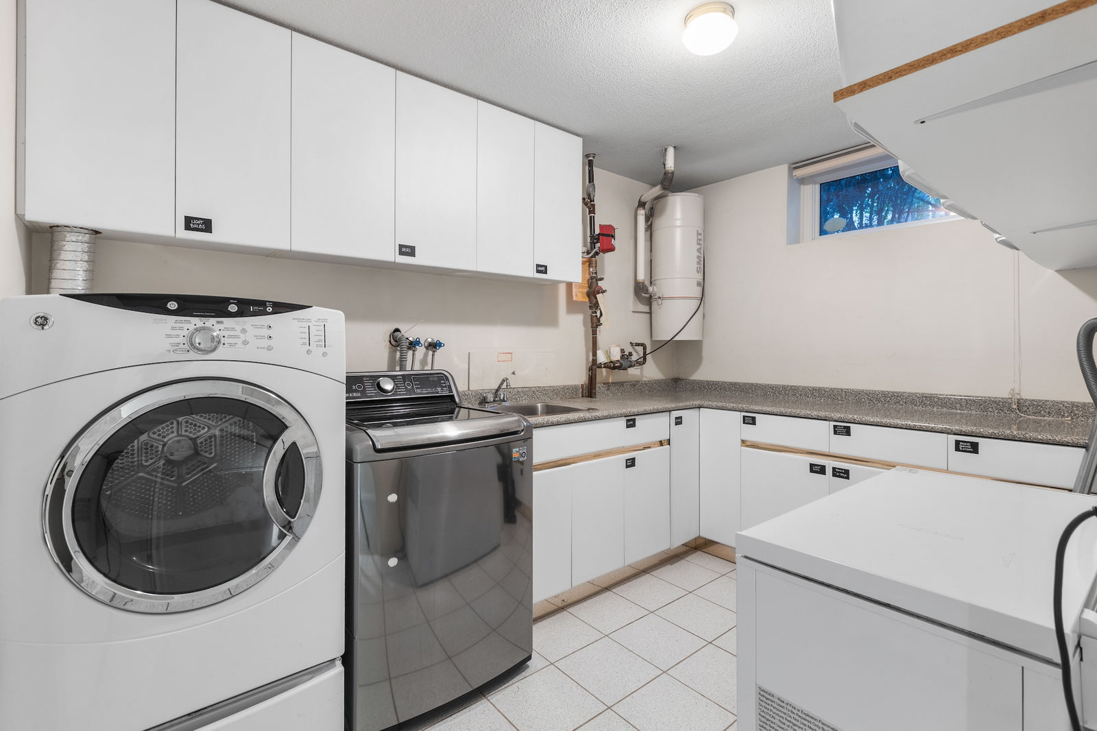 2318 Oliver Crescent