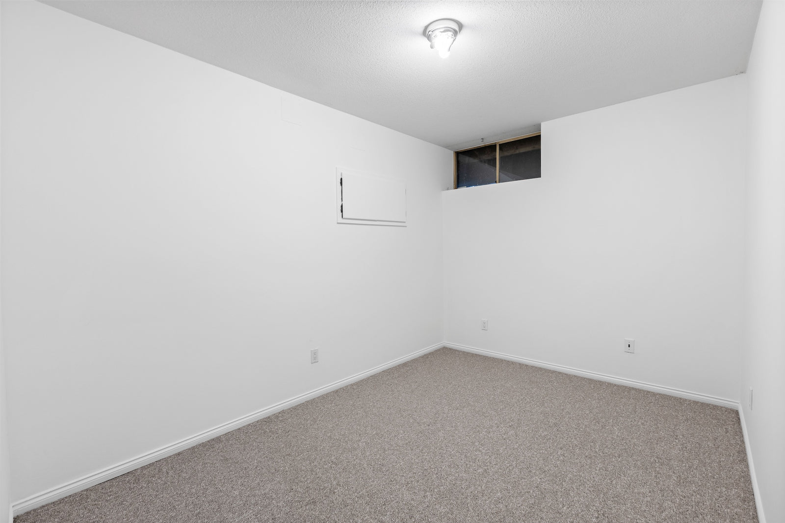 2318 Oliver Crescent