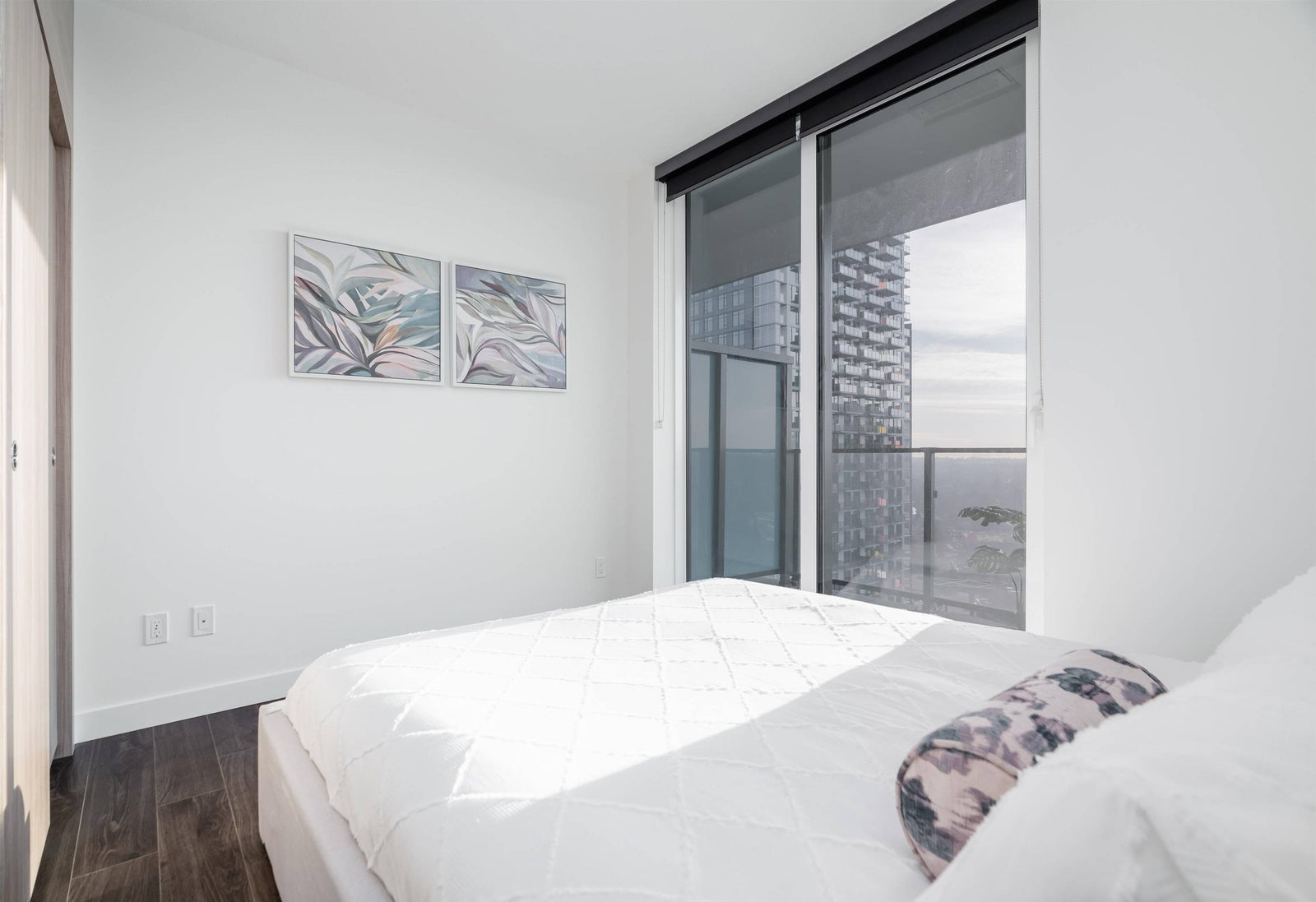 9887 Whalley Blvd #1902 Surrey BC