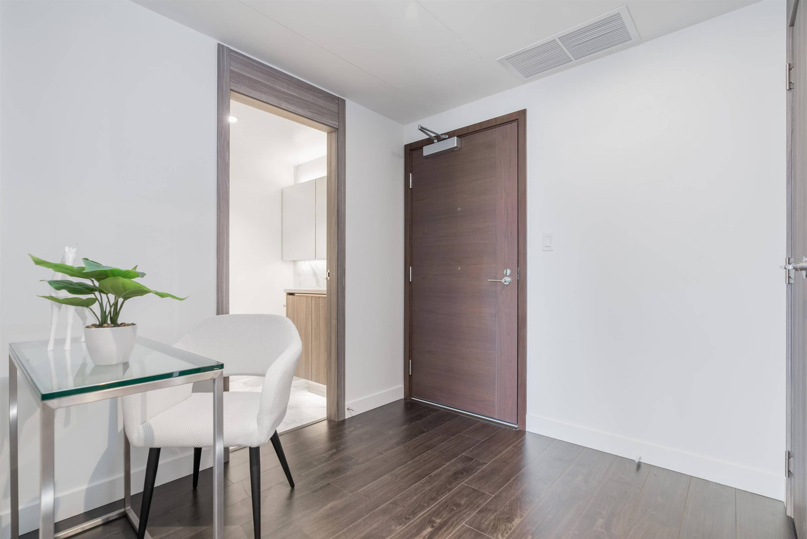 9887 Whalley Blvd #1902 Surrey BC