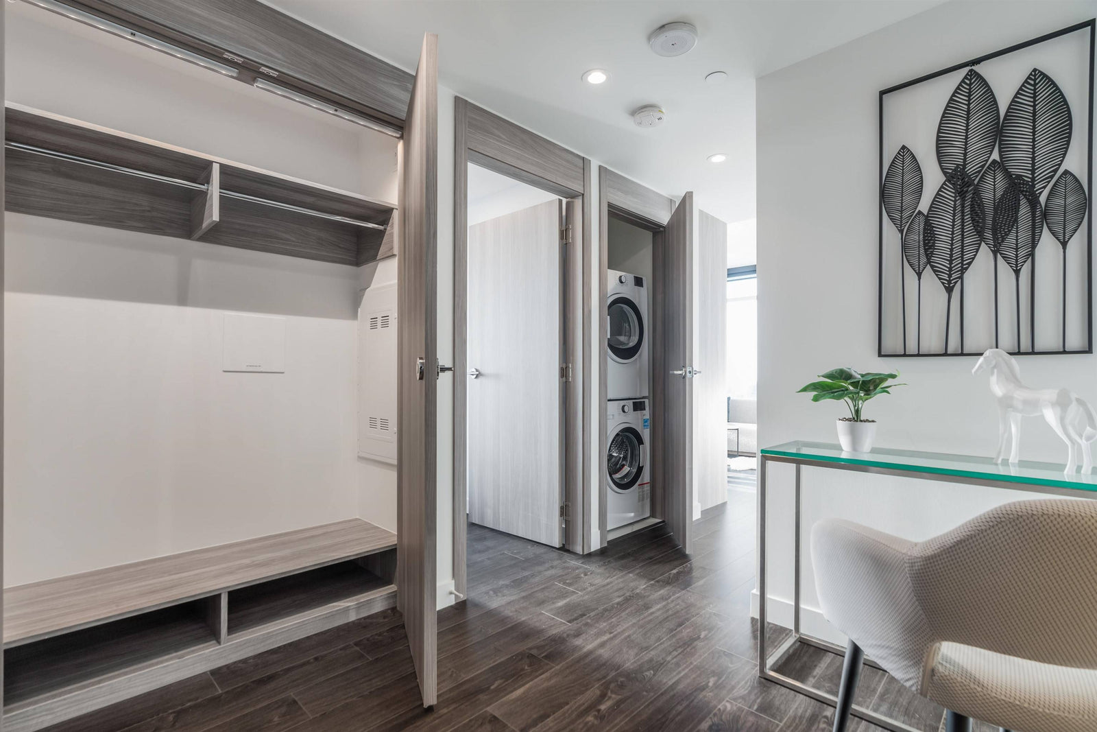 9887 Whalley Blvd #1902 Surrey BC