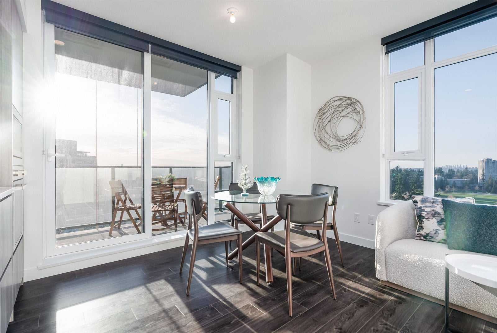 9887 Whalley Blvd #1902 Surrey BC