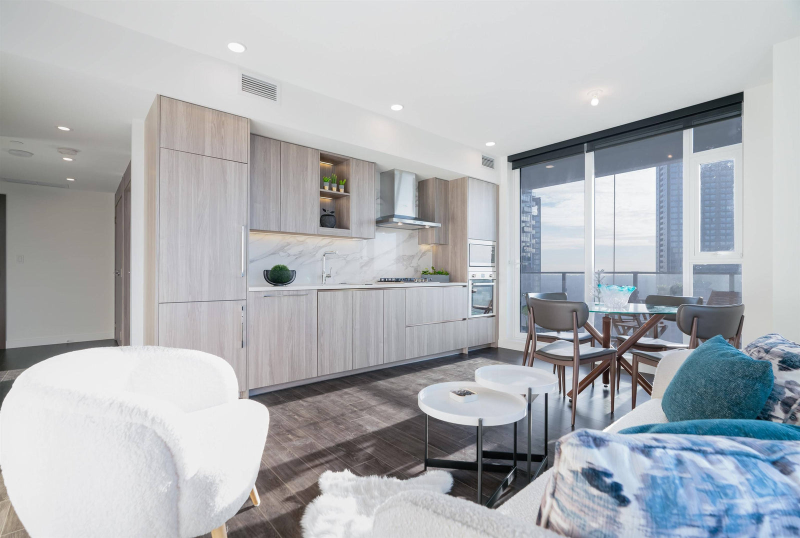 9887 Whalley Blvd #1902 Surrey BC