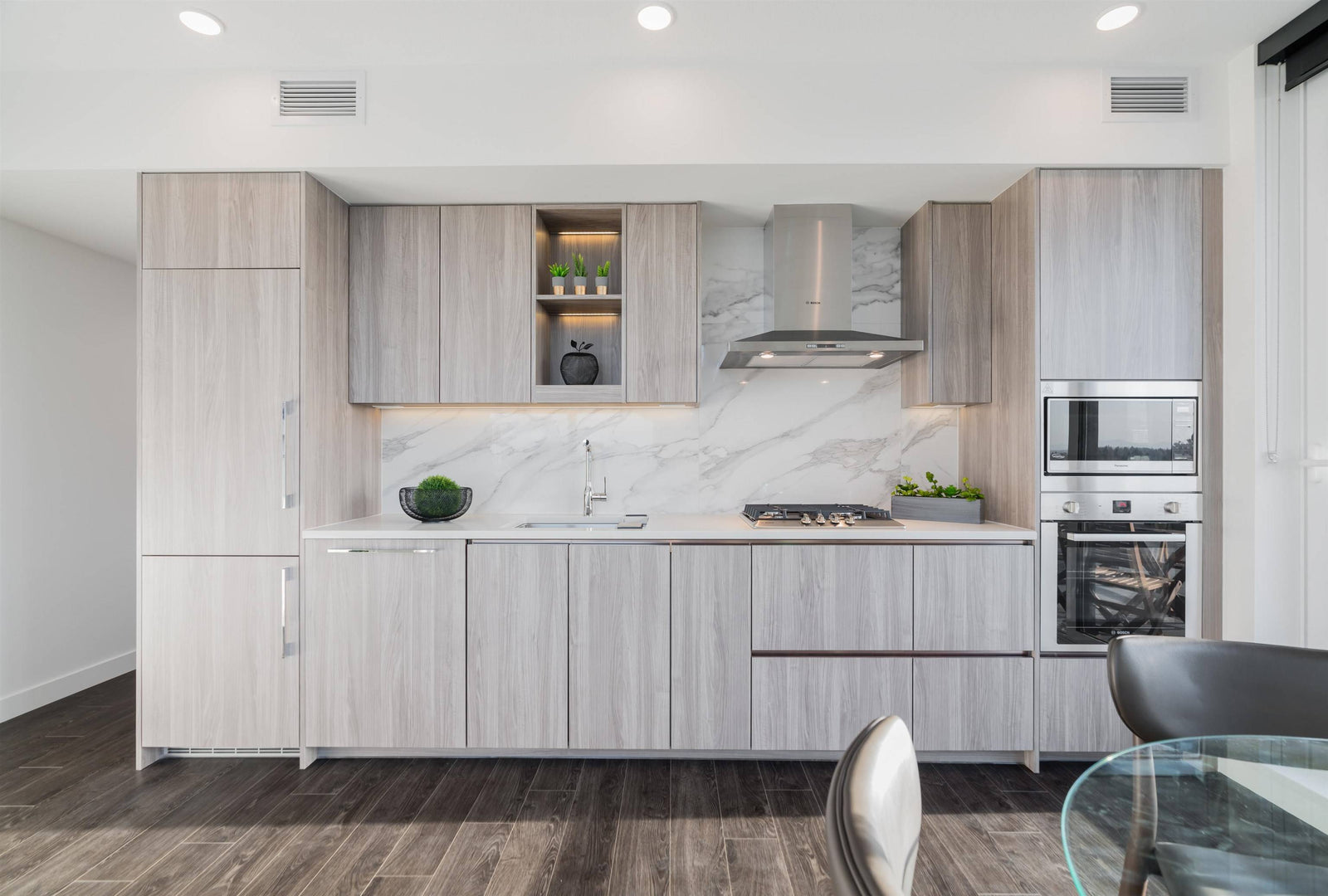 9887 Whalley Blvd #1902 Surrey BC