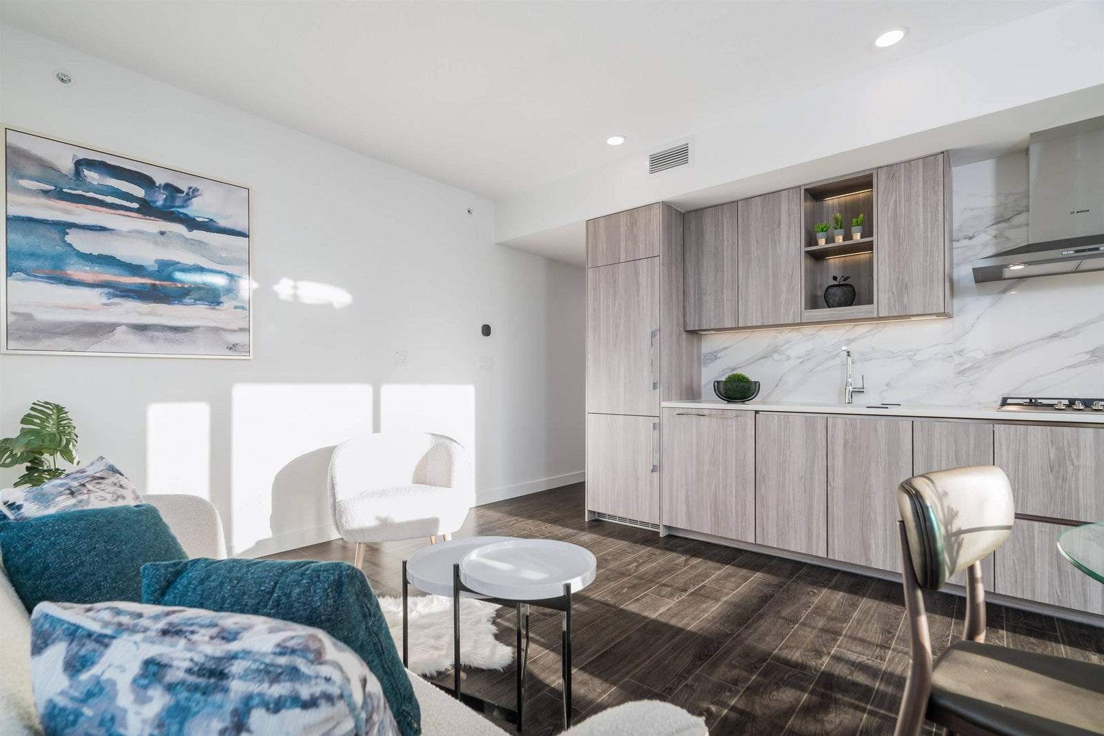 9887 Whalley Blvd #1902 Surrey BC